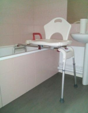 Krzesło prysznicowe AU Bain Slide 812082 składane Krzesło prysznicowe AU Bain Slide 812082 składane