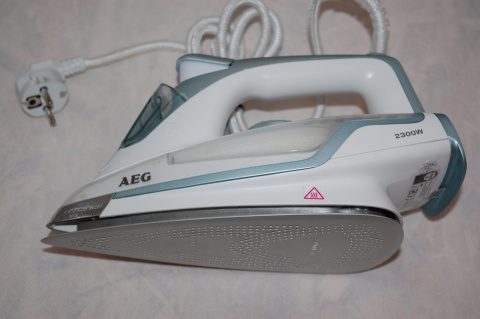 Żelazko parowe AEG DB6130 PRECISION 2300W Żelazko parowe AEG DB6130 PRECISION 2300W