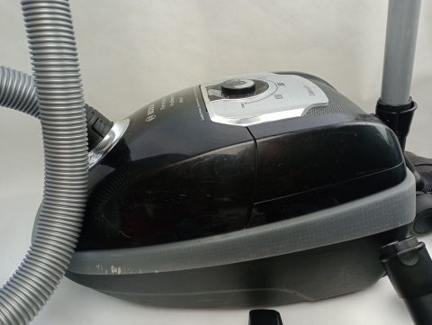 Odkurzacz workowy Bosch ProSilence BGL8334 12m 650W cichy 59dB Odkurzacz workowy Bosch ProSilence BGL8334 12m 650W cichy 59dB