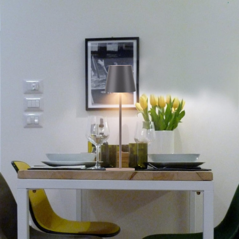 Lampa stołowa LED K-BRIGHT ściemniana + stacja ładująca 3000K 240lm Lampa stołowa LED K-BRIGHT ściemniana + stacja ładująca 3000K 240lm