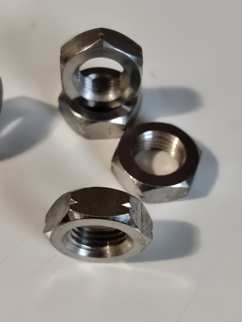 Nakrętka sześciokątna niska DIN 936 M14 25 sztuk TOOLCRAFT Nakrętka sześciokątna niska DIN 936 M14 25 sztuk TOOLCRAFT