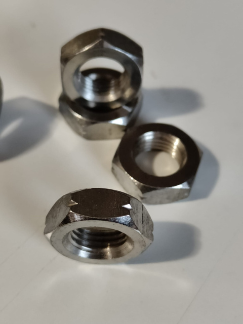 Nakrętka sześciokątna niska DIN 936 M14 25 sztuk TOOLCRAFT Nakrętka sześciokątna niska DIN 936 M14 25 sztuk TOOLCRAFT