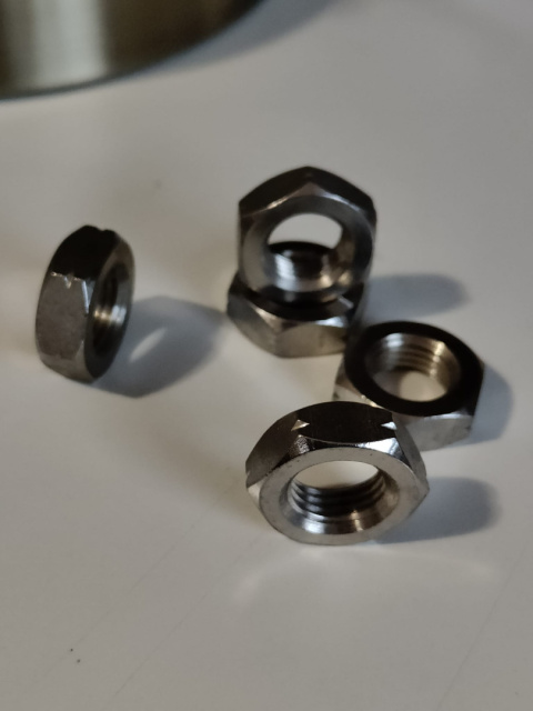 Nakrętka sześciokątna niska DIN 936 M14 25 sztuk TOOLCRAFT Nakrętka sześciokątna niska DIN 936 M14 25 sztuk TOOLCRAFT