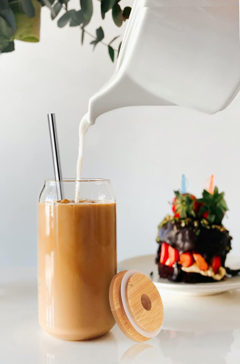 Szklanki do piwa z pokrywkami i słomką kształt puszki koktajl smoothie drink Szklanki do piwa z pokrywkami i słomką kształt puszki koktajl smoothie drink