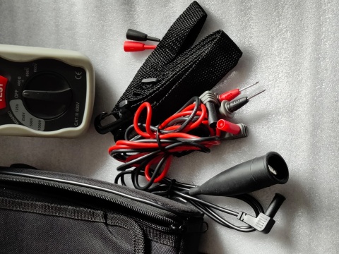 MIERNIK REZYSTANCJI IZOLACJI Voltcraft ET-100