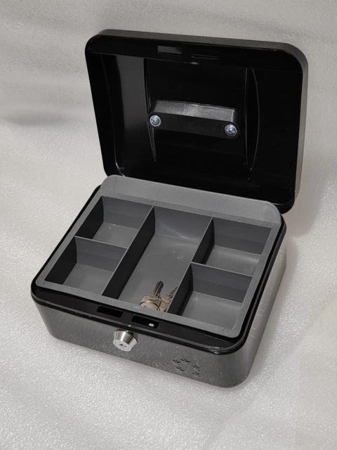 5 Star kasa na pieniądze 5 przedziałów klucz czarny kasetka 5 Star kasa na pieniądze 5 przedziałów klucz czarny kasetka