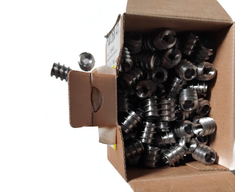 DIN7965 WKŁADKA MUFA 101 szt DWUGWINT NA WKRĘT 18 mm Wkładka gwintowana