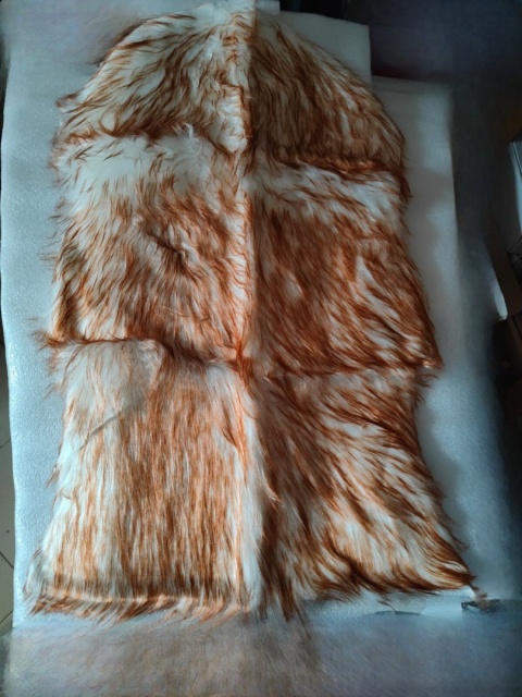 Dywan pluszowy ze sztucznego futra Biały Brąz puszysty dekoracyjny 50x80cm