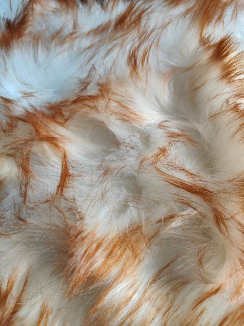 Dywan pluszowy ze sztucznego futra Biały Brąz puszysty dekoracyjny 50x80cm