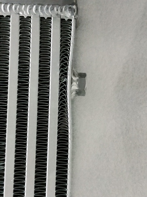 Uniwersalny intercooler Z-Line od Mishimoto MMINT-UZ Srebrny