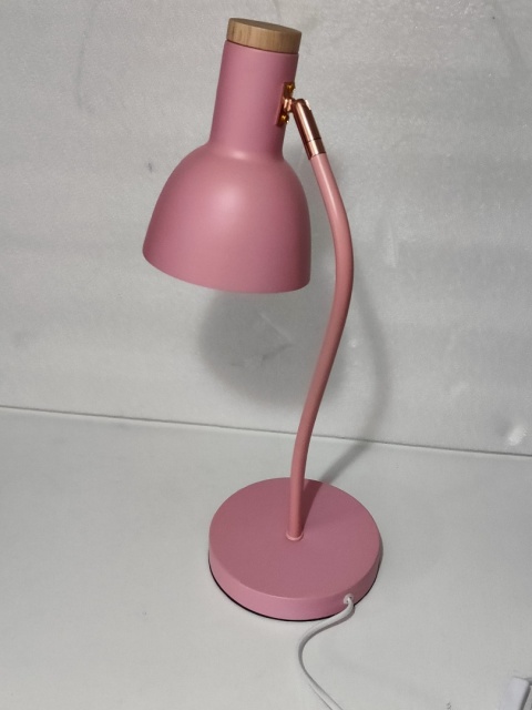 różowa lampka biurkowa regulowany klosz metal drewno