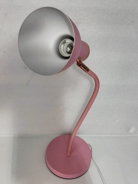różowa lampka biurkowa regulowany klosz metal drewno