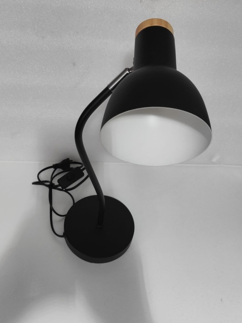 czarna lampka biurkowa regulowany klosz metal drewno