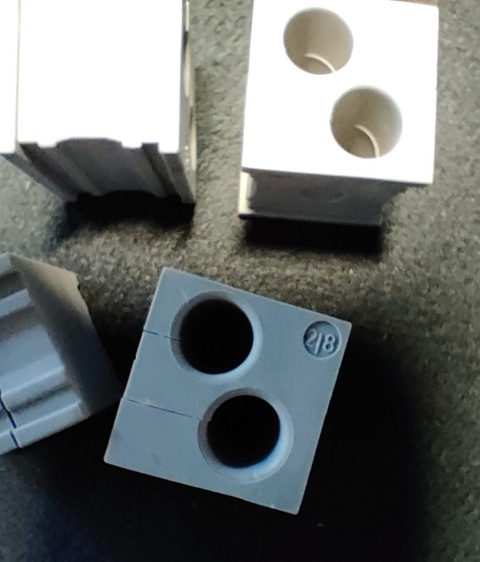 Kablowy szczelinowy PRZEPUST przelotka kablowa Icotek KT 2/8 20 SZTUK ZESTAW