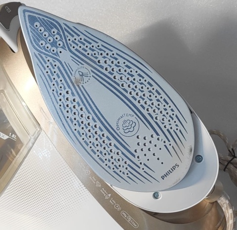 PerfectCare Elite silence Żelazko z generatorem pary stacja parowa GC9642/60