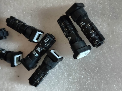 LUMOTAST 75 Podświetlany przycisk 2NC/2NO 10 SZT przełącznik