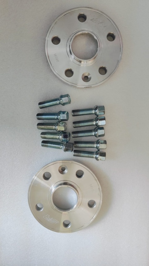 Dystanse Simoni Racing DR096/B15 ze śrubami 15mm