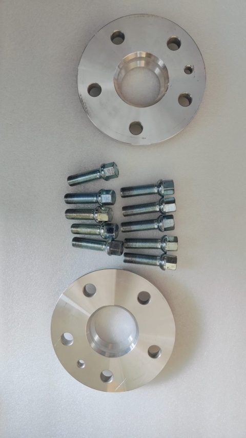 Dystanse Simoni Racing DR096/B15 ze śrubami 15mm