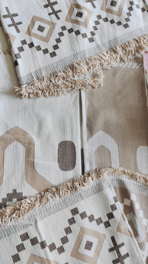 Pokrowiec na łóżko kapa frędzle ozdobne nakrycie kanapa narzuta fotel koc pled