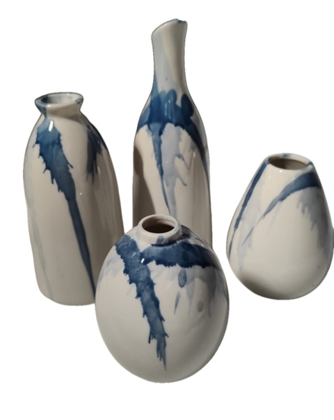 Zestaw 4 ceramicznych wazonów nowoczesny styl wiejski dekoracja biały niebieski