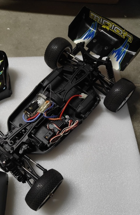 Model Truggy RC Team C 1:10 Minion 4WD TR04 2,4GHz ABSIMA RTR
